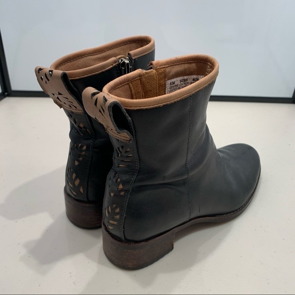 Timberland Flora Black Leather Stacked Heel Floral Laser Cutout Bootie Sz 6.5 - Picture 4 of 13